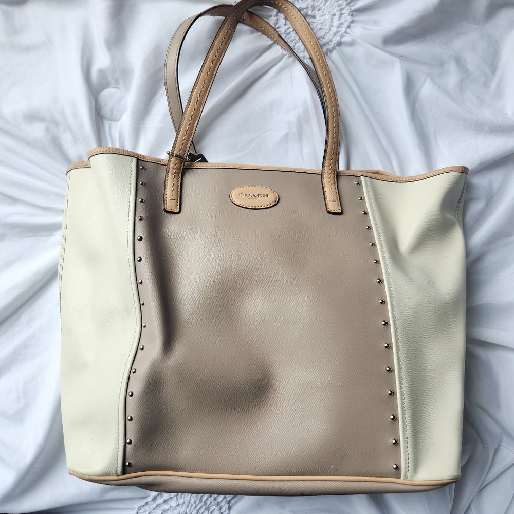 Coach tote Leather cream color